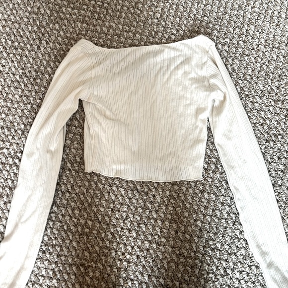 Brandy Melville Long Sleeve - Picture 2 of 3